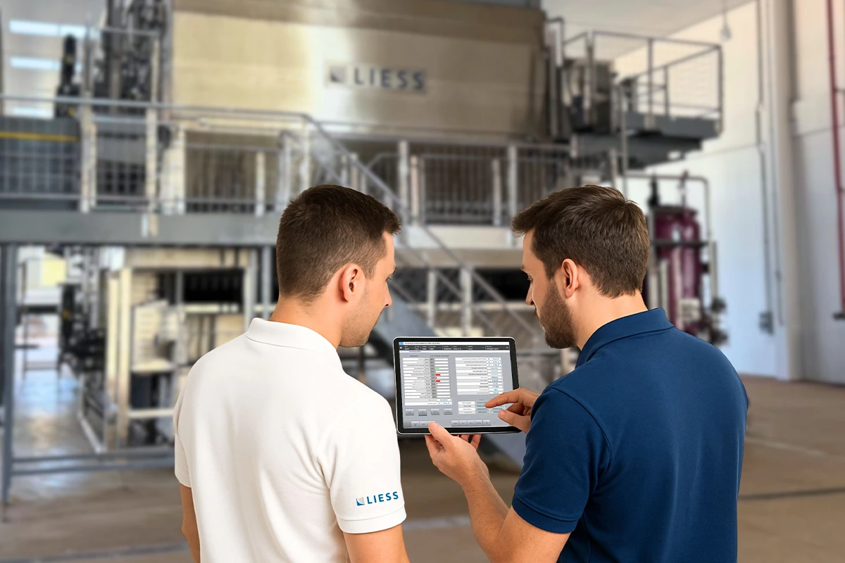 Especialistas avaliando sistemas industriais, destacando consultoria técnica e suporte especializado.