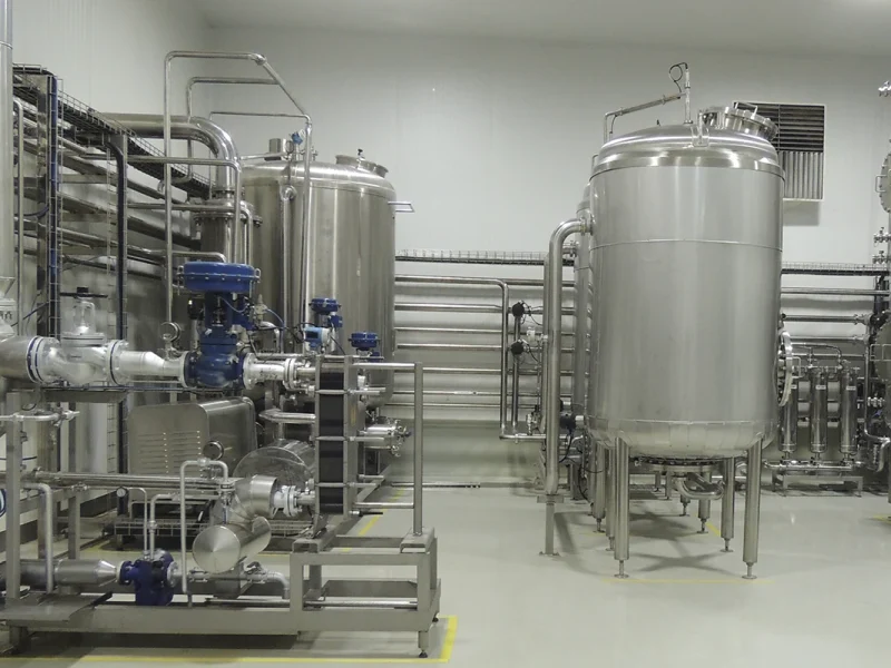 Arranjo de tanques de armazenamento em ambiente controlado, demonstrando aplicação da “Tecnologia na Dose Certa”.