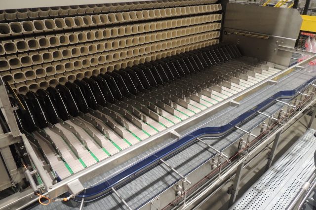Filtro prensa de alta capacidade, essencial para etapas críticas do processo de fabricação de bebidas.